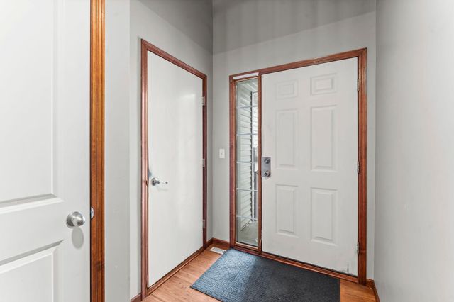 551 Stonewood Lane, Burnsville, MN 55306