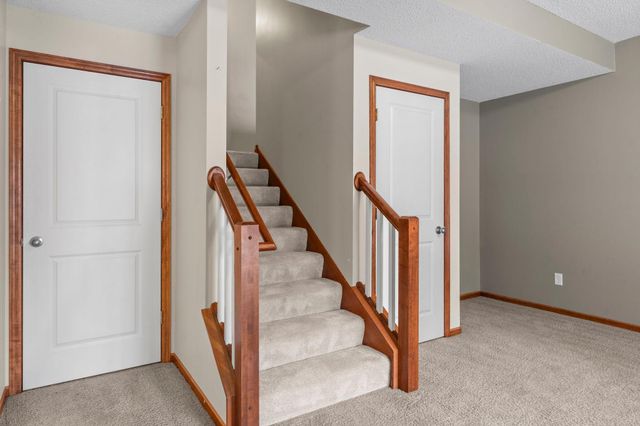 551 Stonewood Lane, Burnsville, MN 55306