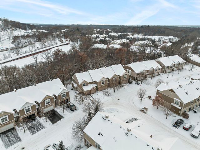 551 Stonewood Lane, Burnsville, MN 55306