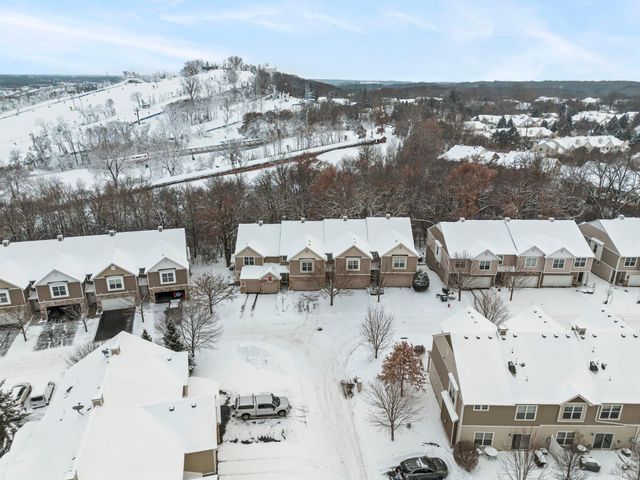 551 Stonewood Lane, Burnsville, MN 55306