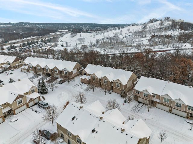 551 Stonewood Lane, Burnsville, MN 55306