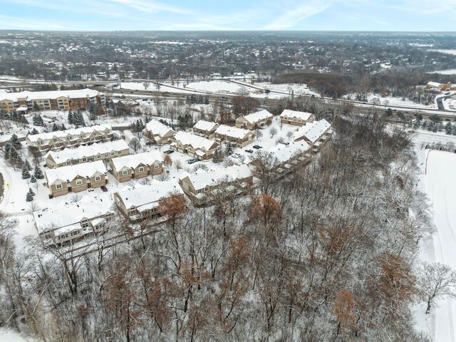 551 Stonewood Lane, Burnsville, MN 55306