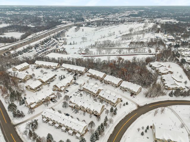 551 Stonewood Lane, Burnsville, MN 55306