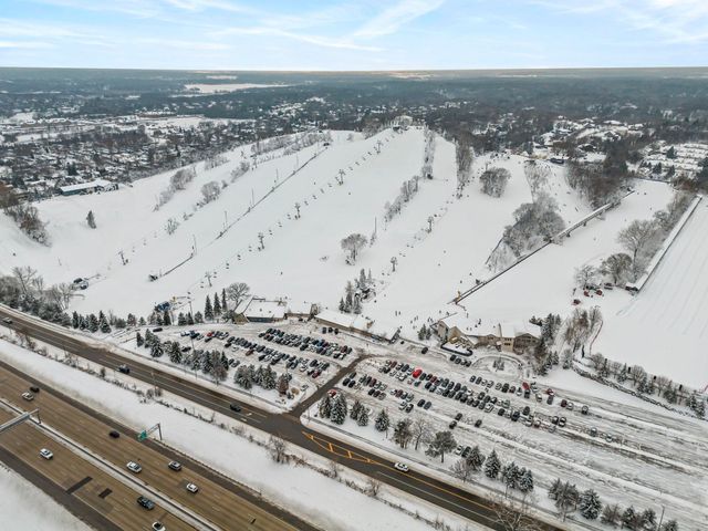 551 Stonewood Lane, Burnsville, MN 55306