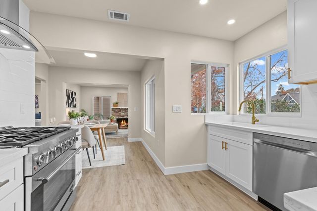 2200 7th Ave, Sacramento, CA 95818