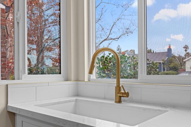 2200 7th Ave, Sacramento, CA 95818