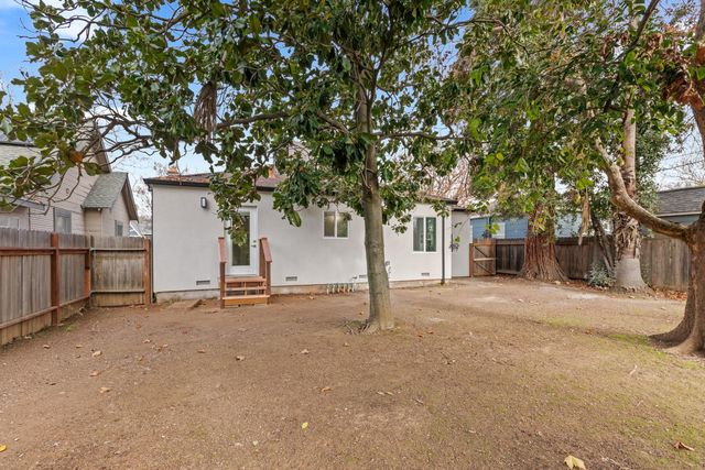 2200 7th Ave, Sacramento, CA 95818