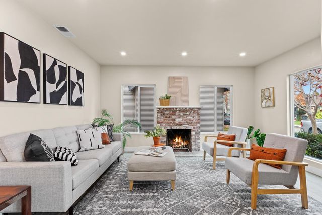 2200 7th Ave, Sacramento, CA 95818