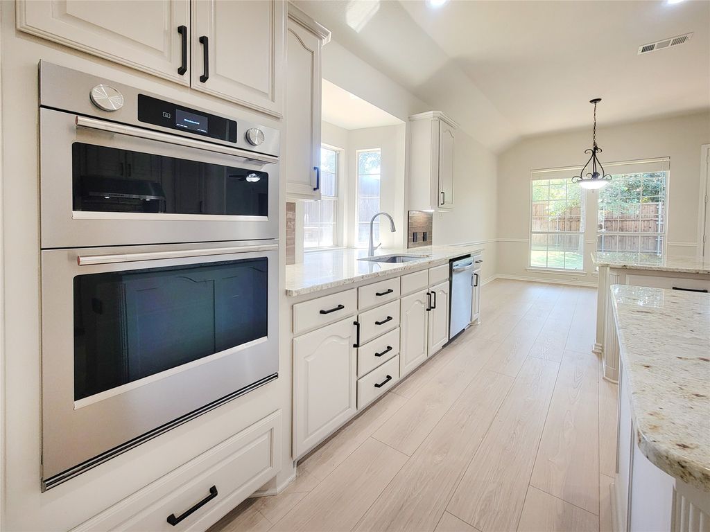 3402 Bentley Court, Highland Village, TX 75077 — photo 2