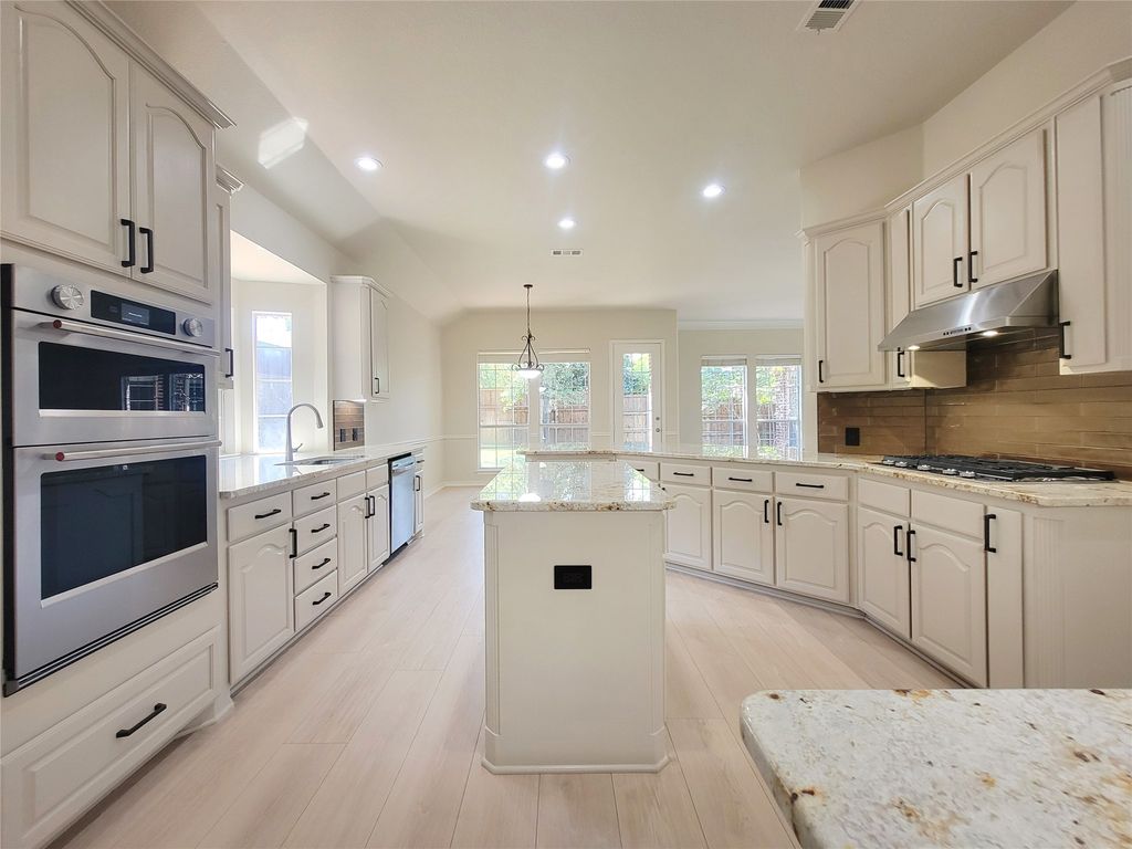 3402 Bentley Court, Highland Village, TX 75077 — photo 3