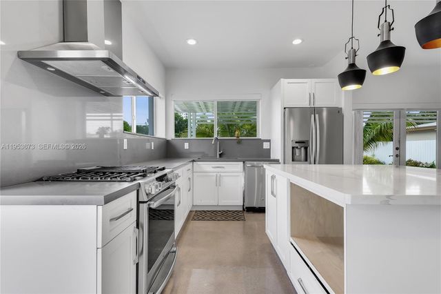 2247 NW 2nd St, Miami, FL 33125