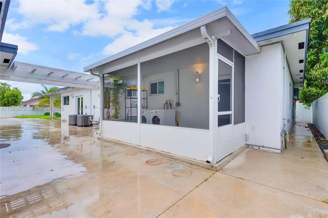 2247 NW 2nd St, Miami, FL 33125