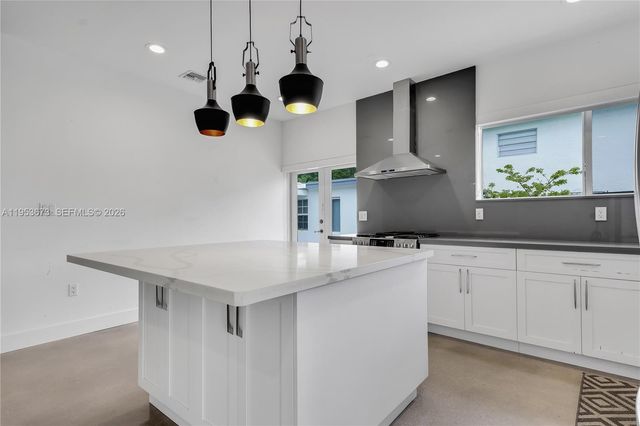 2247 NW 2nd St, Miami, FL 33125