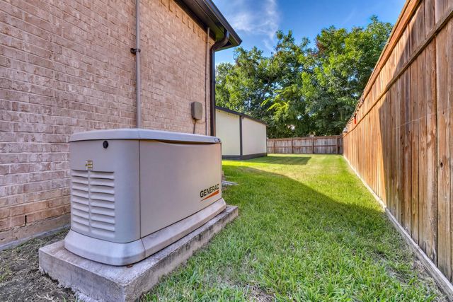 2319 Red Fox Drive, Missouri City, TX 77459
