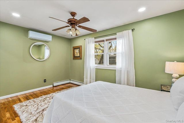 27 Stuyvesant Street, Huntington, NY 11743