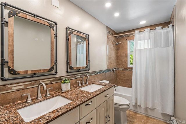 27 Stuyvesant Street, Huntington, NY 11743