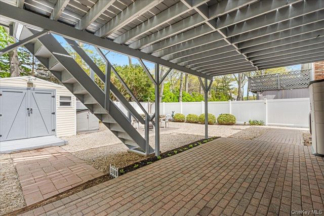27 Stuyvesant Street, Huntington, NY 11743