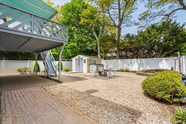 27 Stuyvesant Street, Huntington, NY 11743