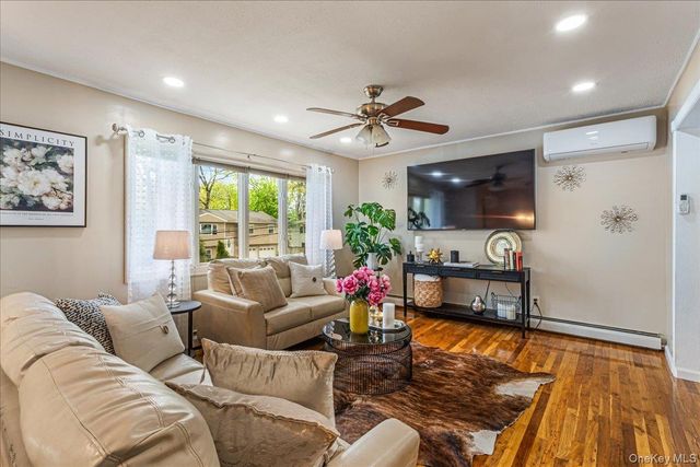 27 Stuyvesant Street, Huntington, NY 11743