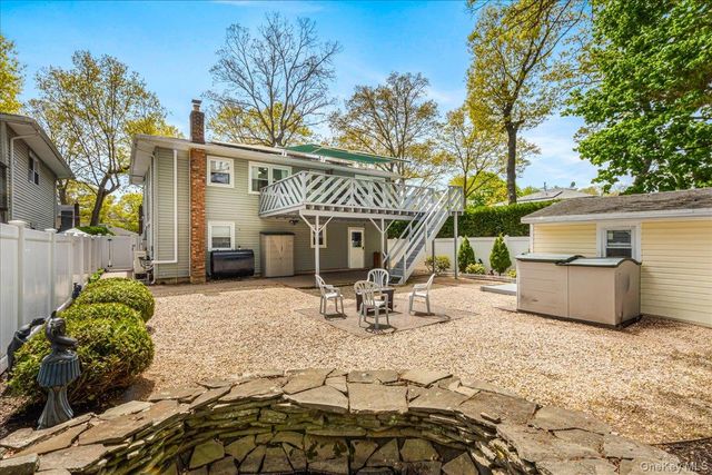 27 Stuyvesant Street, Huntington, NY 11743