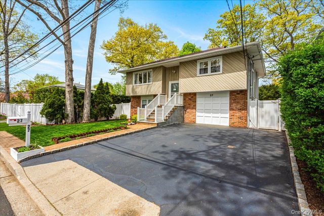 27 Stuyvesant Street, Huntington, NY 11743
