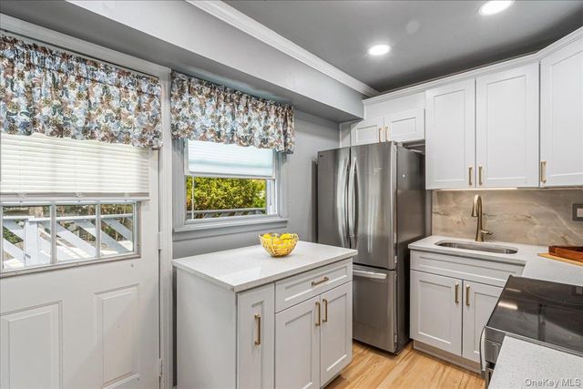 27 Stuyvesant Street, Huntington, NY 11743