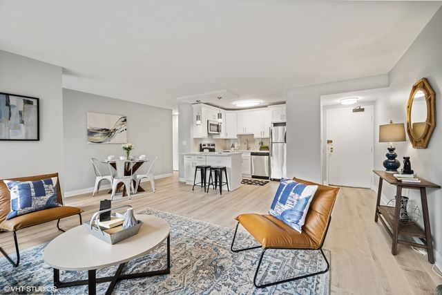 33 E CEDAR Street 8H, Chicago, IL 60611