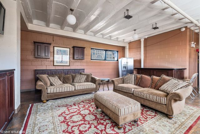 33 E CEDAR Street 8H, Chicago, IL 60611