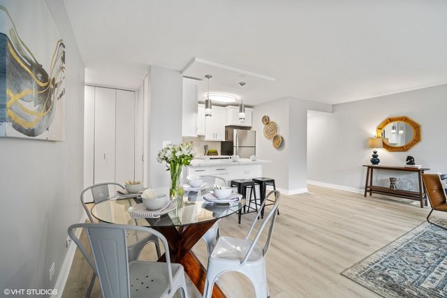 33 E CEDAR Street 8H, Chicago, IL 60611