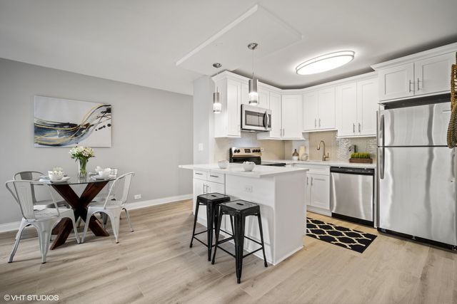 33 E CEDAR Street 8H, Chicago, IL 60611