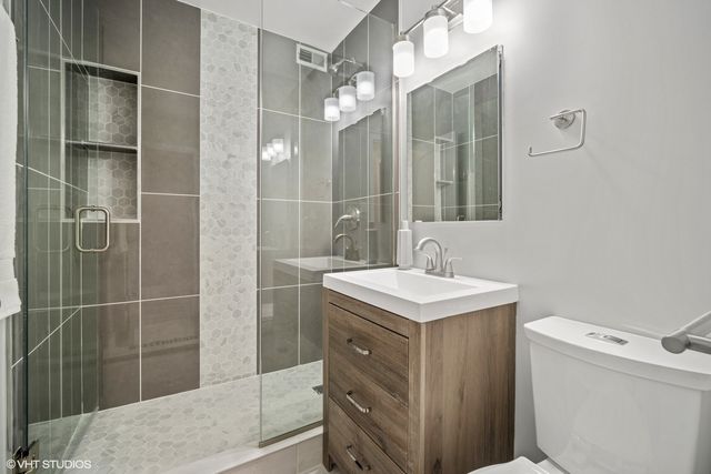 33 E CEDAR Street 8H, Chicago, IL 60611