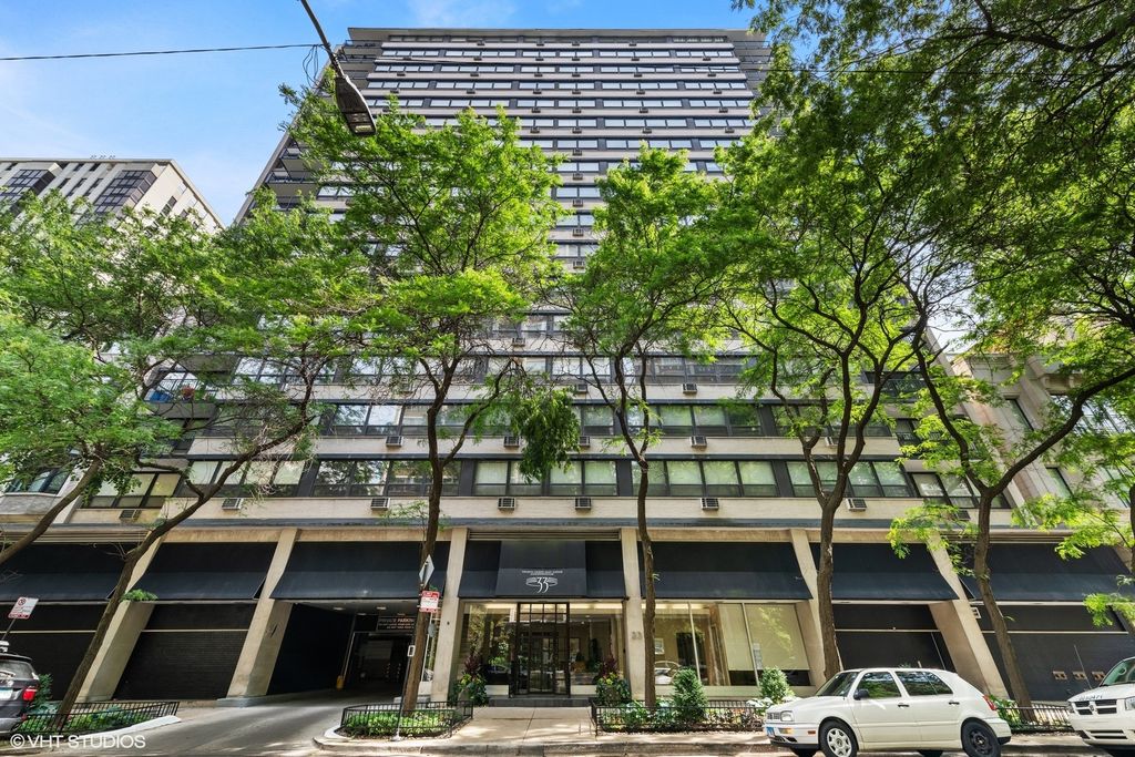 33 E CEDAR Street 8H, Chicago, IL 60611