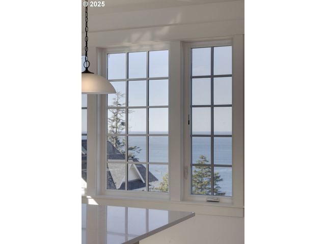 1128 Ne SEASCAPE Ave, Depoe Bay, OR 97341