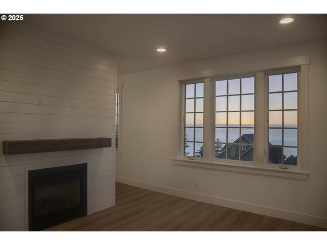 1128 Ne SEASCAPE Ave, Depoe Bay, OR 97341