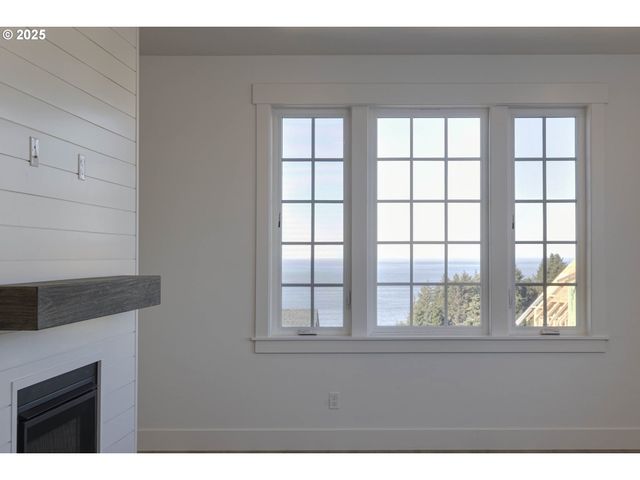 1128 Ne SEASCAPE Ave, Depoe Bay, OR 97341