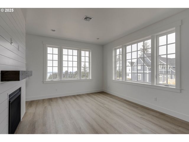 1128 Ne SEASCAPE Ave, Depoe Bay, OR 97341