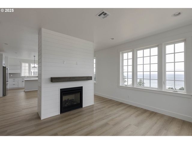 1128 Ne SEASCAPE Ave, Depoe Bay, OR 97341