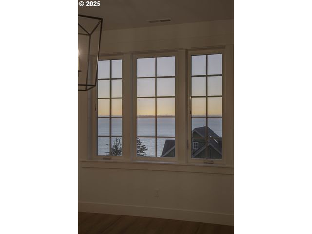 1128 Ne SEASCAPE Ave, Depoe Bay, OR 97341