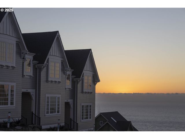 1128 Ne SEASCAPE Ave, Depoe Bay, OR 97341