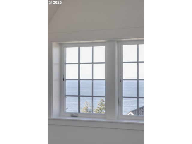 1128 Ne SEASCAPE Ave, Depoe Bay, OR 97341