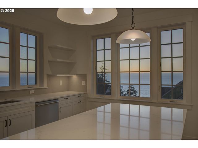 1128 Ne SEASCAPE Ave, Depoe Bay, OR 97341