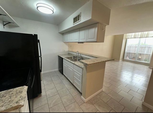 16120 Stuebner Airline Road 202, Spring, TX 77379