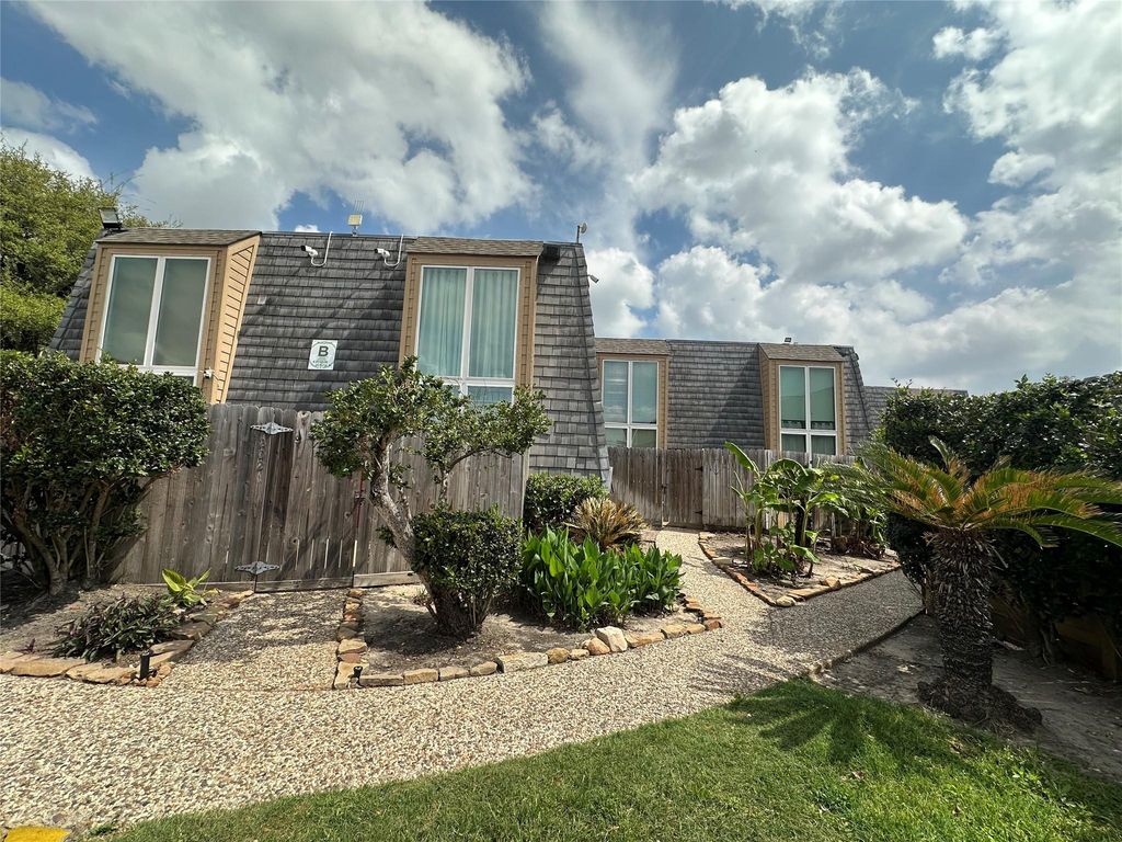 16120 Stuebner Airline Road 202, Spring, TX 77379