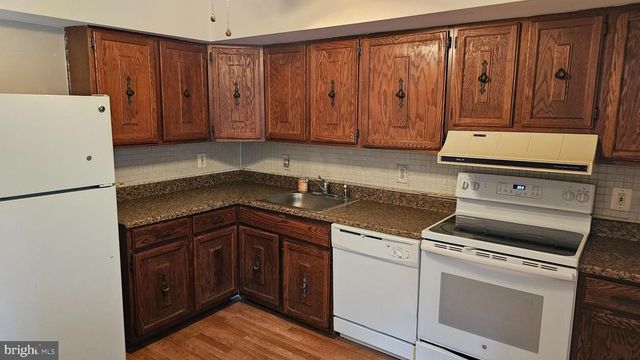 1009 BROMLEY ESTS, Pine Hill, NJ 08021