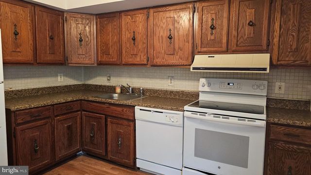 1009 BROMLEY ESTS, Pine Hill, NJ 08021