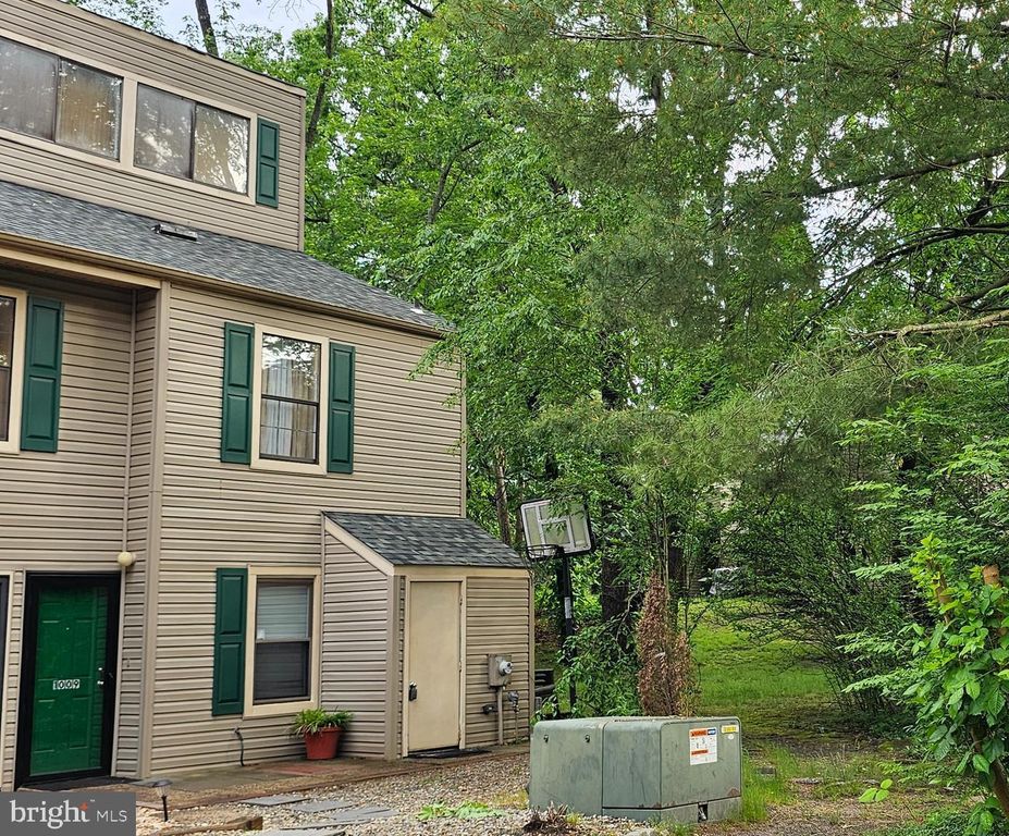 1009 BROMLEY ESTS, Pine Hill, NJ 08021