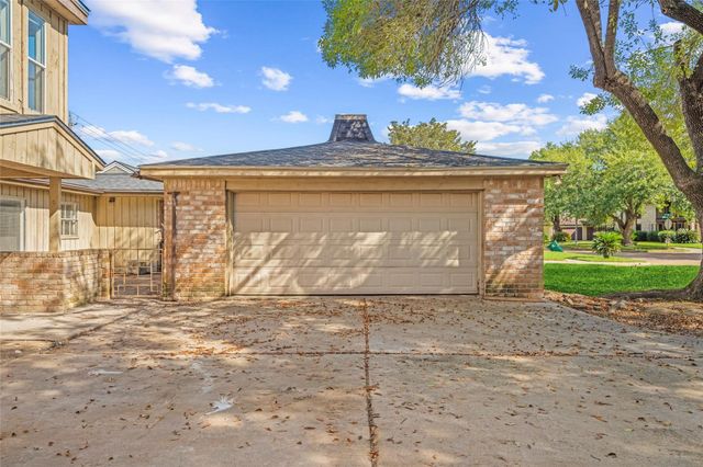 10806 Bob White Drive, Houston, TX 77096