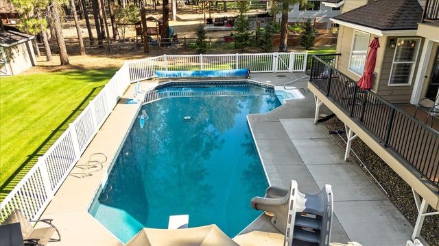 17917 N Saddle Hill Rd, Colbert, WA 99005