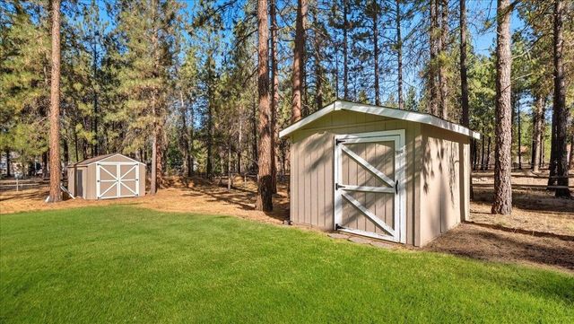 17917 N Saddle Hill Rd, Colbert, WA 99005