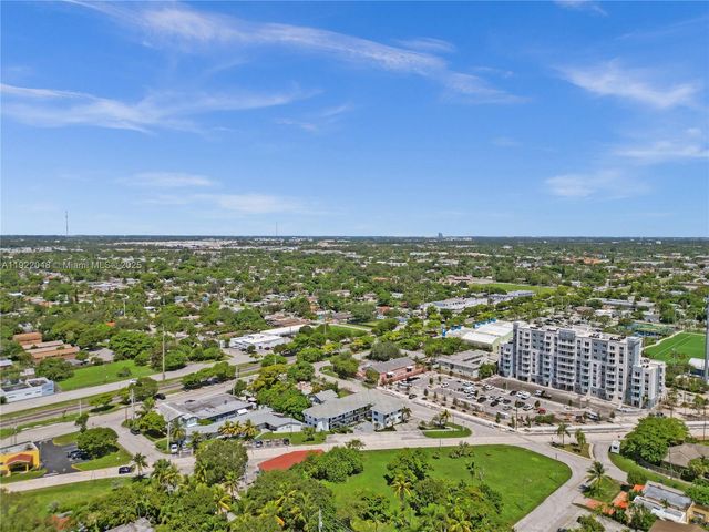 114 SE 8th St 204, Hallandale Beach, FL 33009